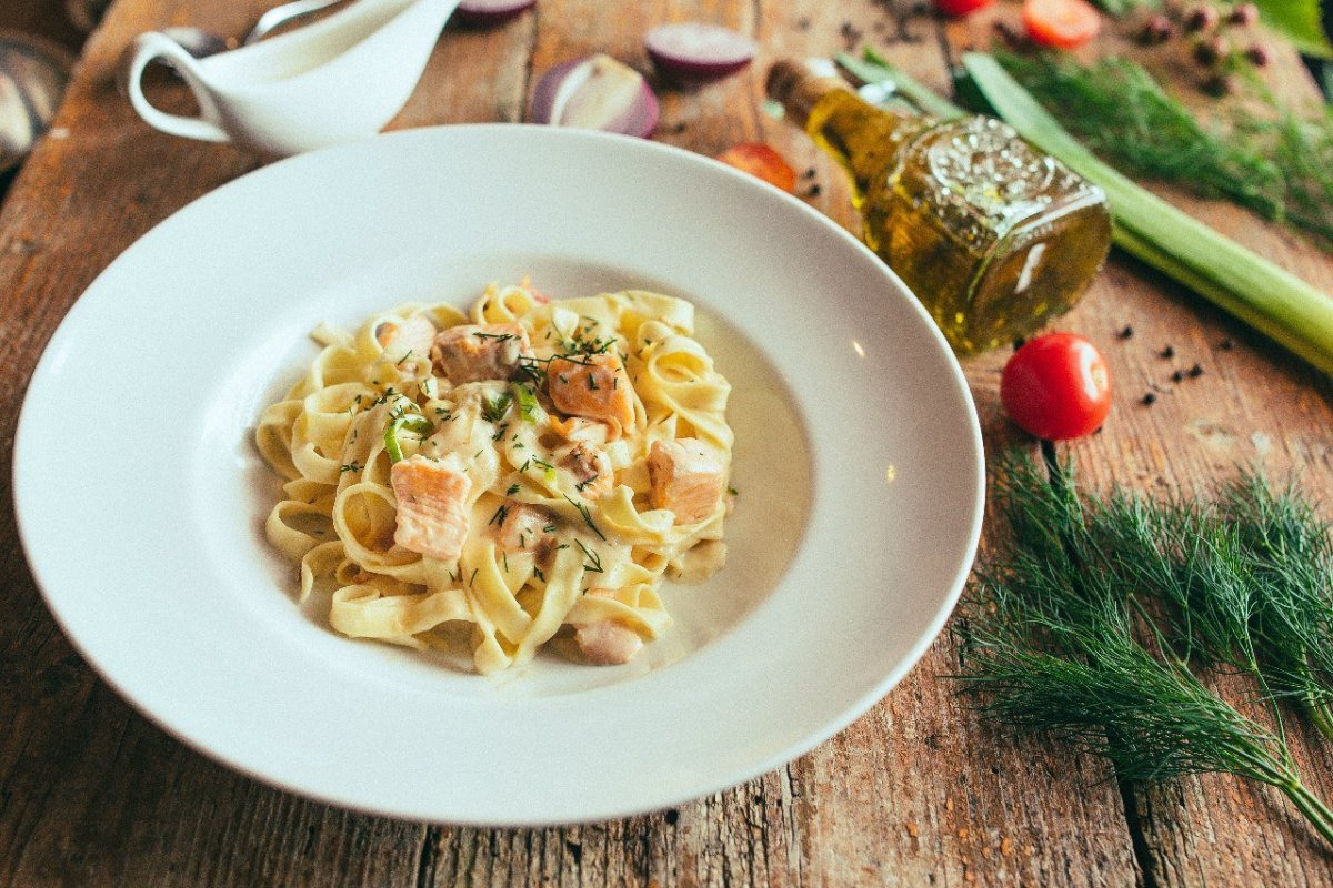 Паста фетучини с семгой