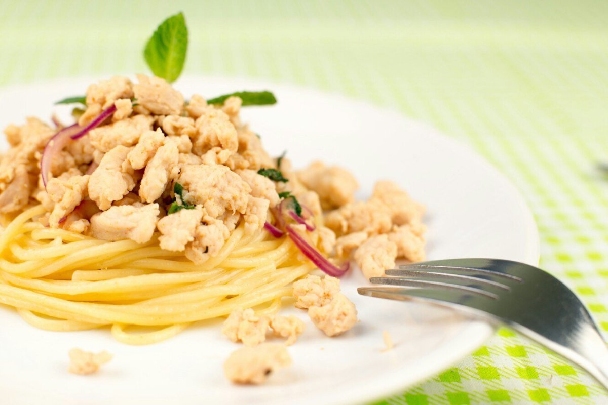Спагетти с филе курицы