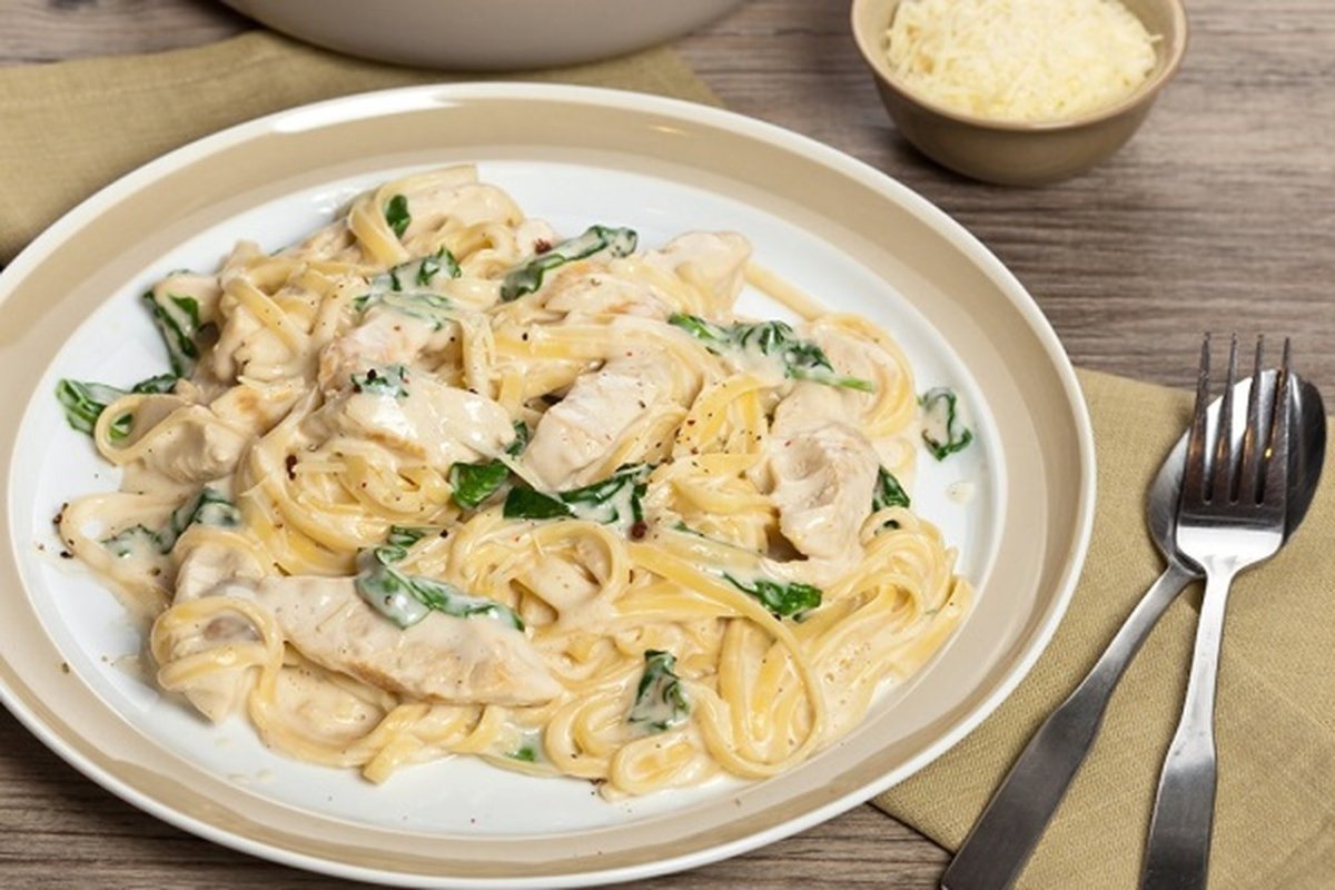 Фетучини с курицей в сливочном соусе