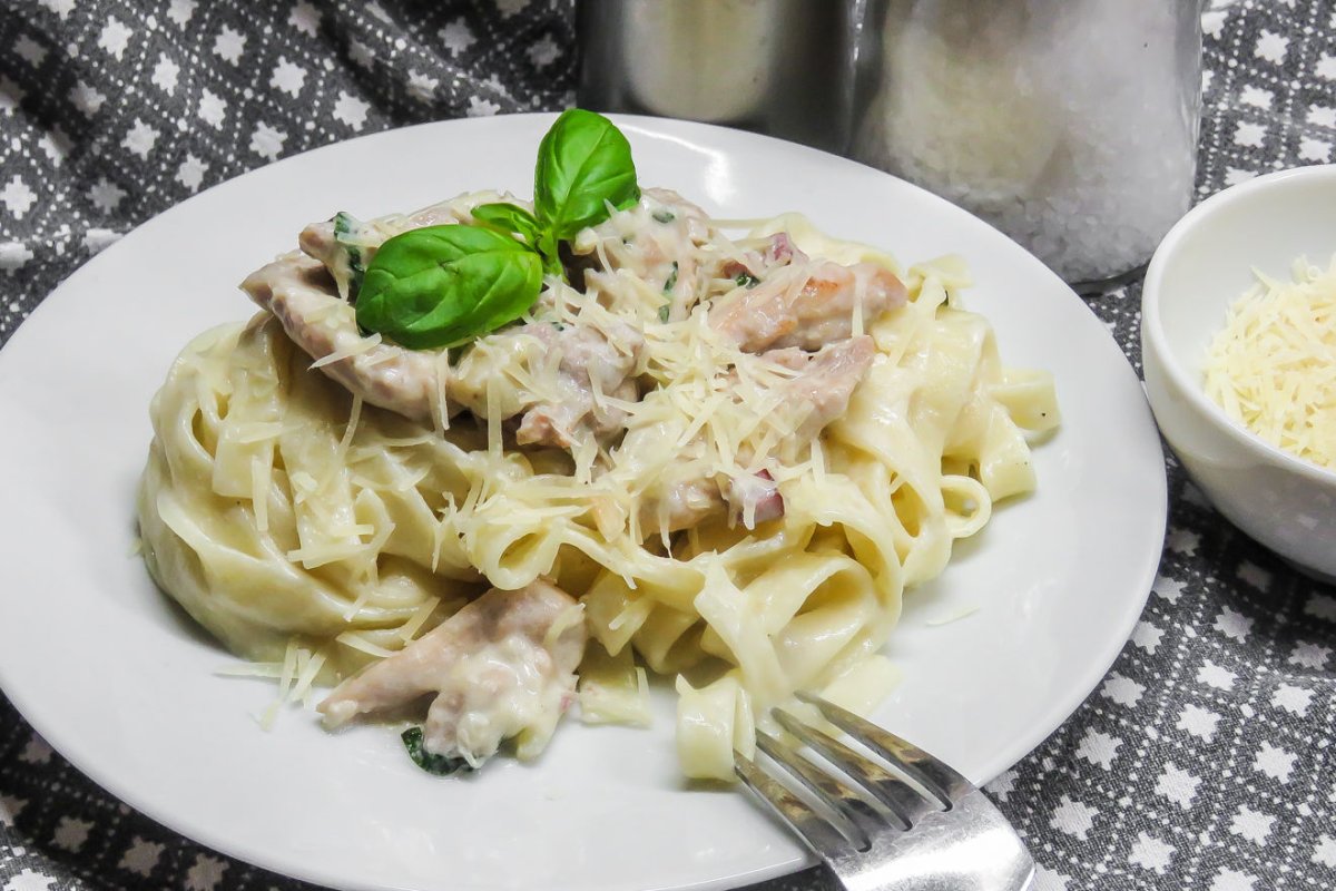 Паста тальятелле с курицей