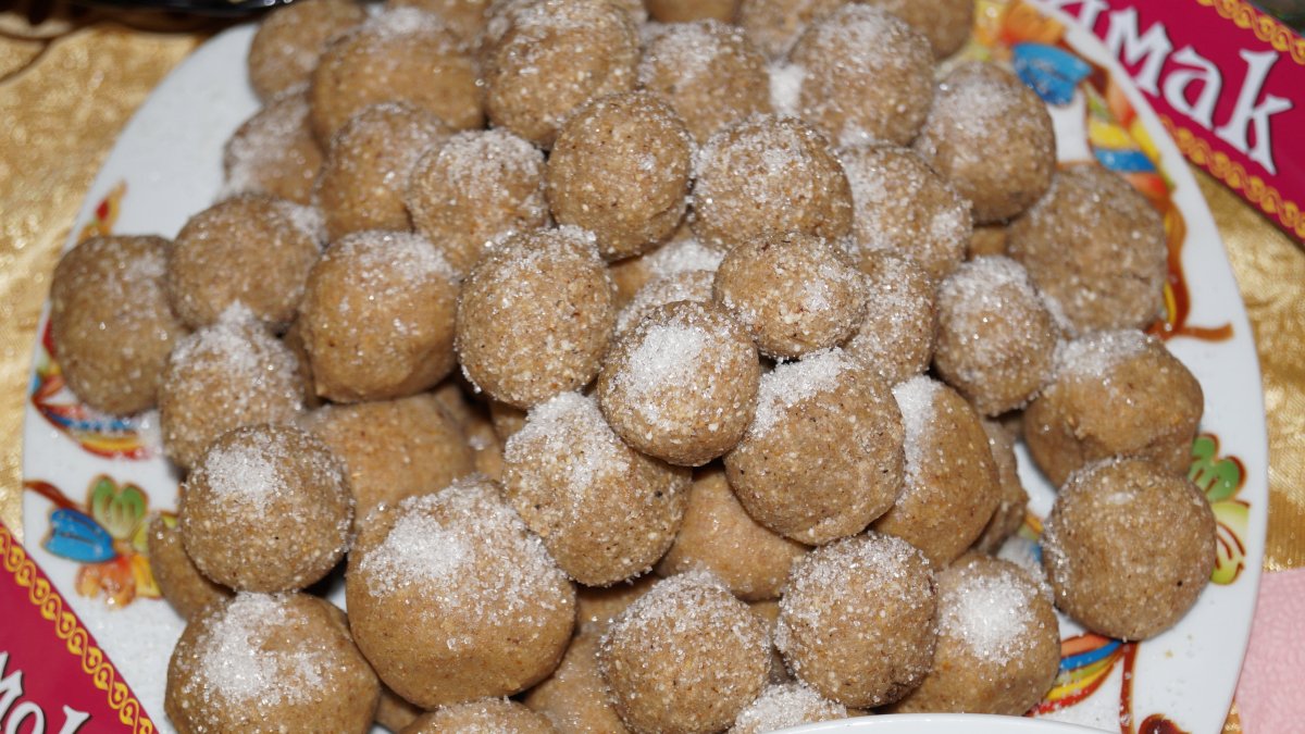 Национальное блюдо Казахстана баурсаки