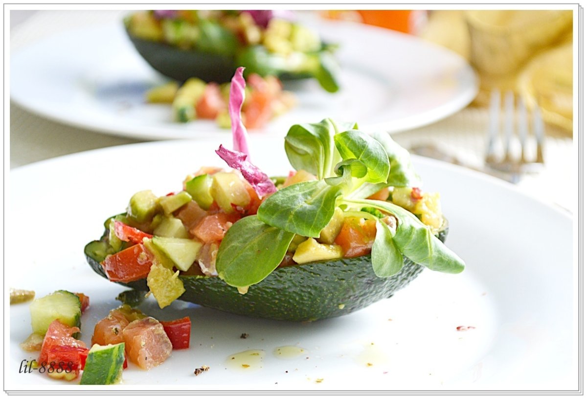 Салат с семгой слабосоленой и авокадо