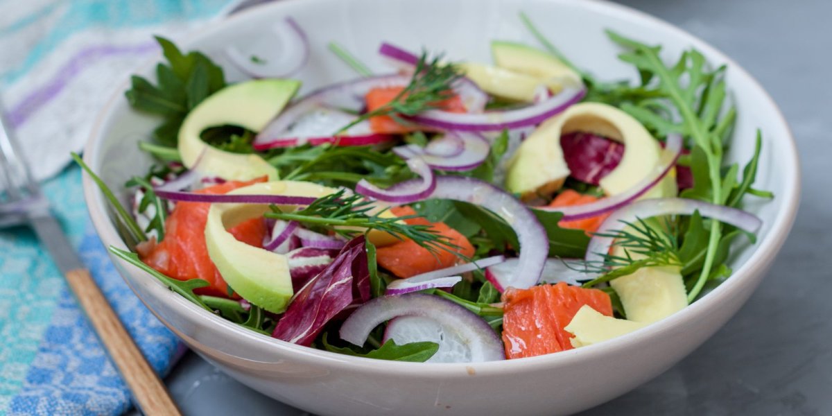 Салат с семгой и яблоком