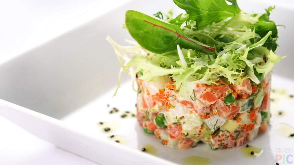 Тартар из краба с авокадо и огурцом