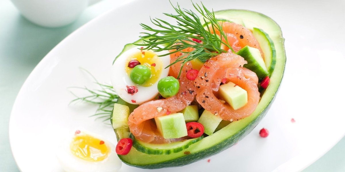 Слабосоленая семга с авокадо