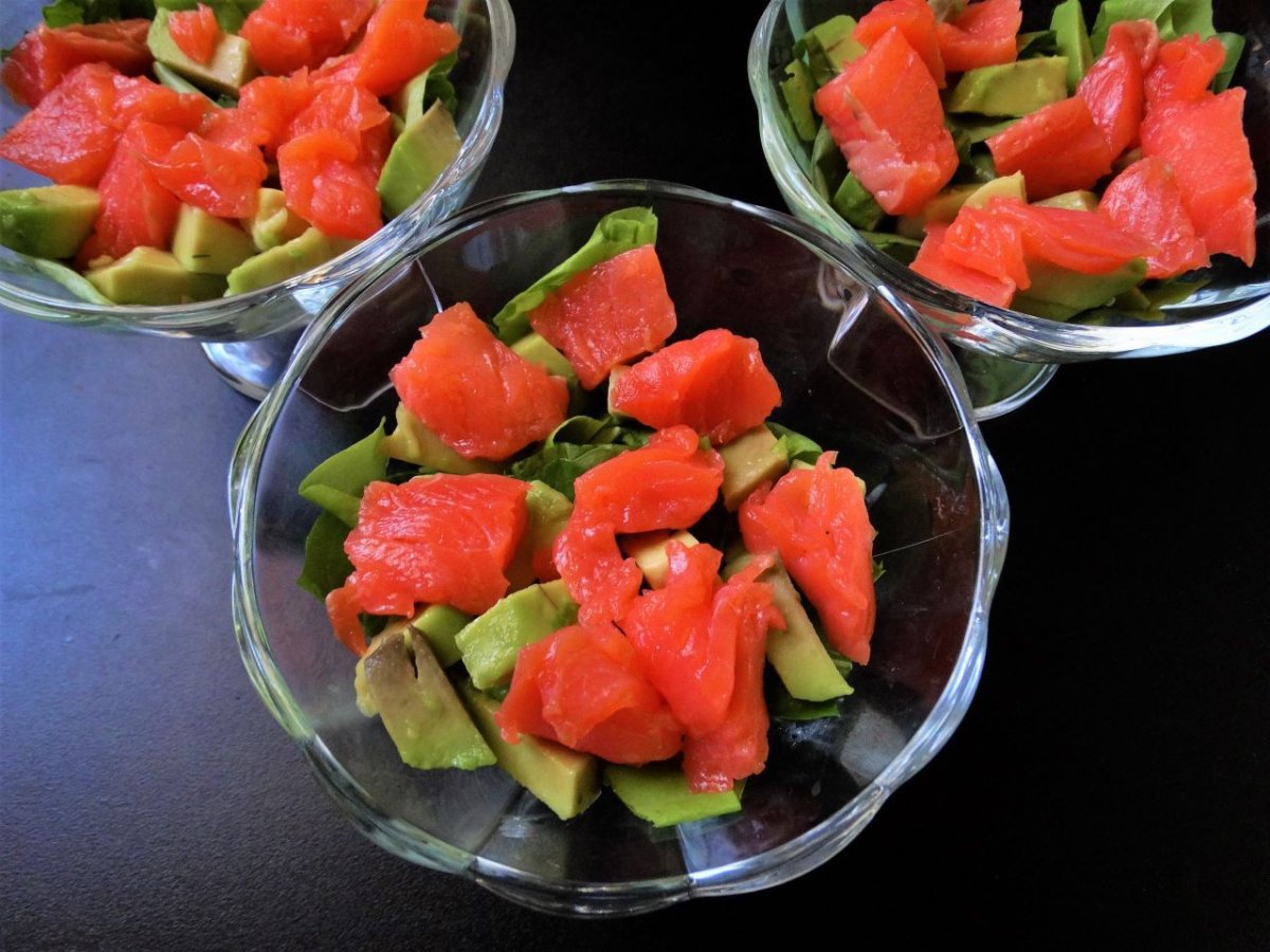 Бутерброд с лососем и авокадо