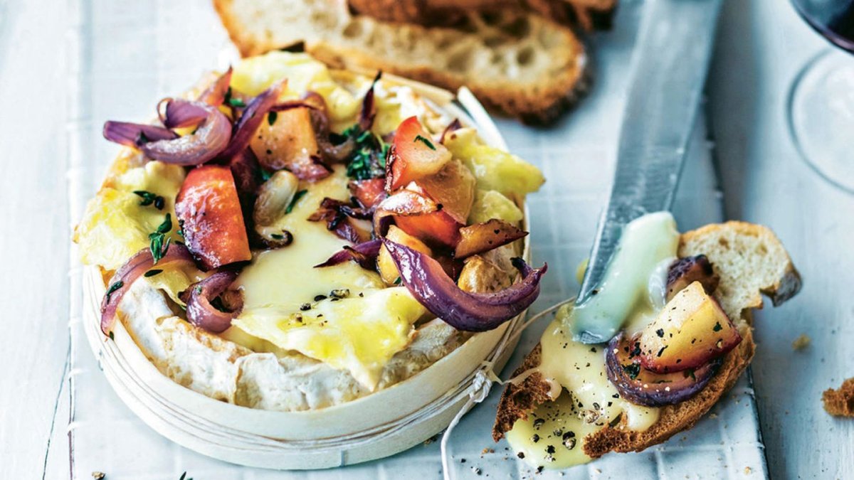 Запеченный сыр камамбер