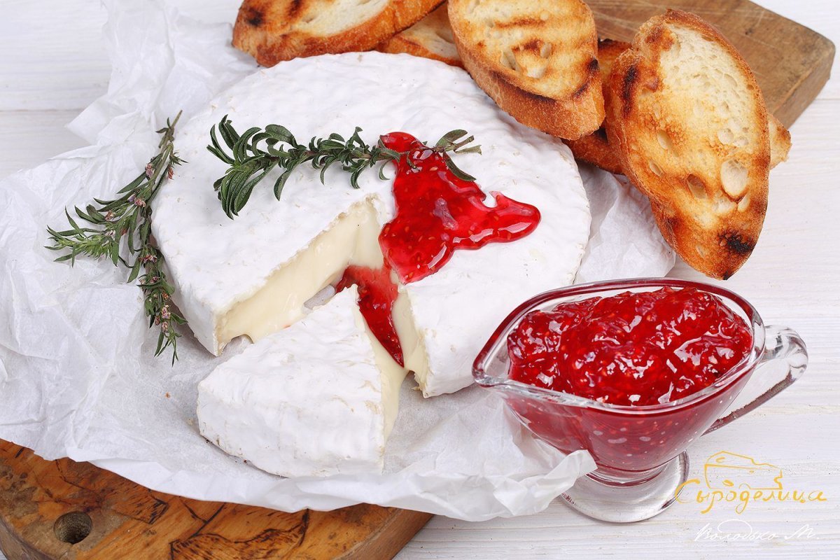 Жареный сыр камамбер