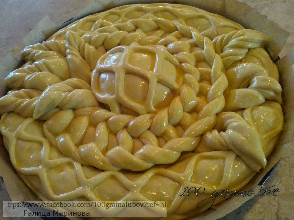 Красивое украшение пирогов из дрожжевого теста