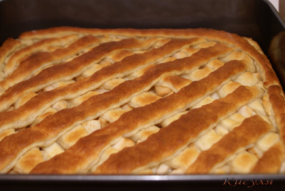 Яблочный пирог из дрожжевого теста