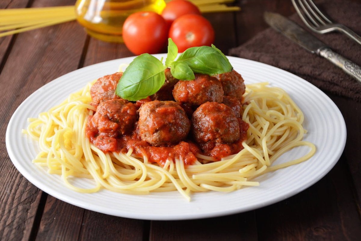 Итальянские спагетти с мясными шариками