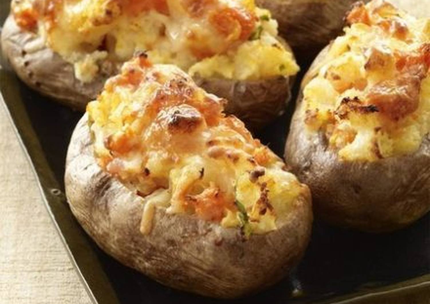 Рецепт фаршированной картошки в духовке. Батат крошка картошка. Картофель фаршированный грибами. Запеченный фаршированный картофель. Фаршированная картошка с грибами и сыром.