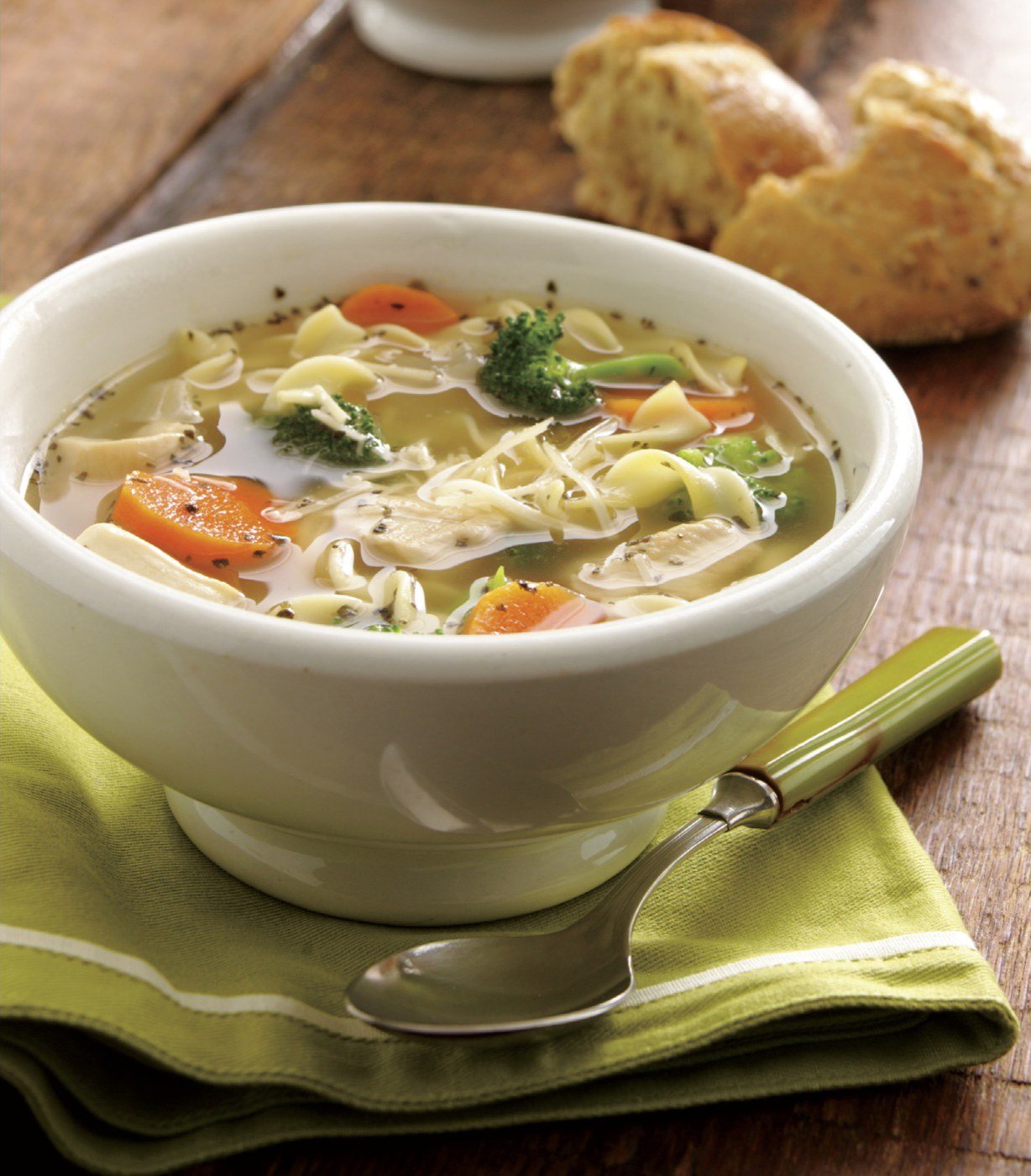 Суп с лапшой и овощами. Куриный суп. Итальянский куриный суп. Суп-лапша с курицей. Итальянский куриный суп с лапшой.
