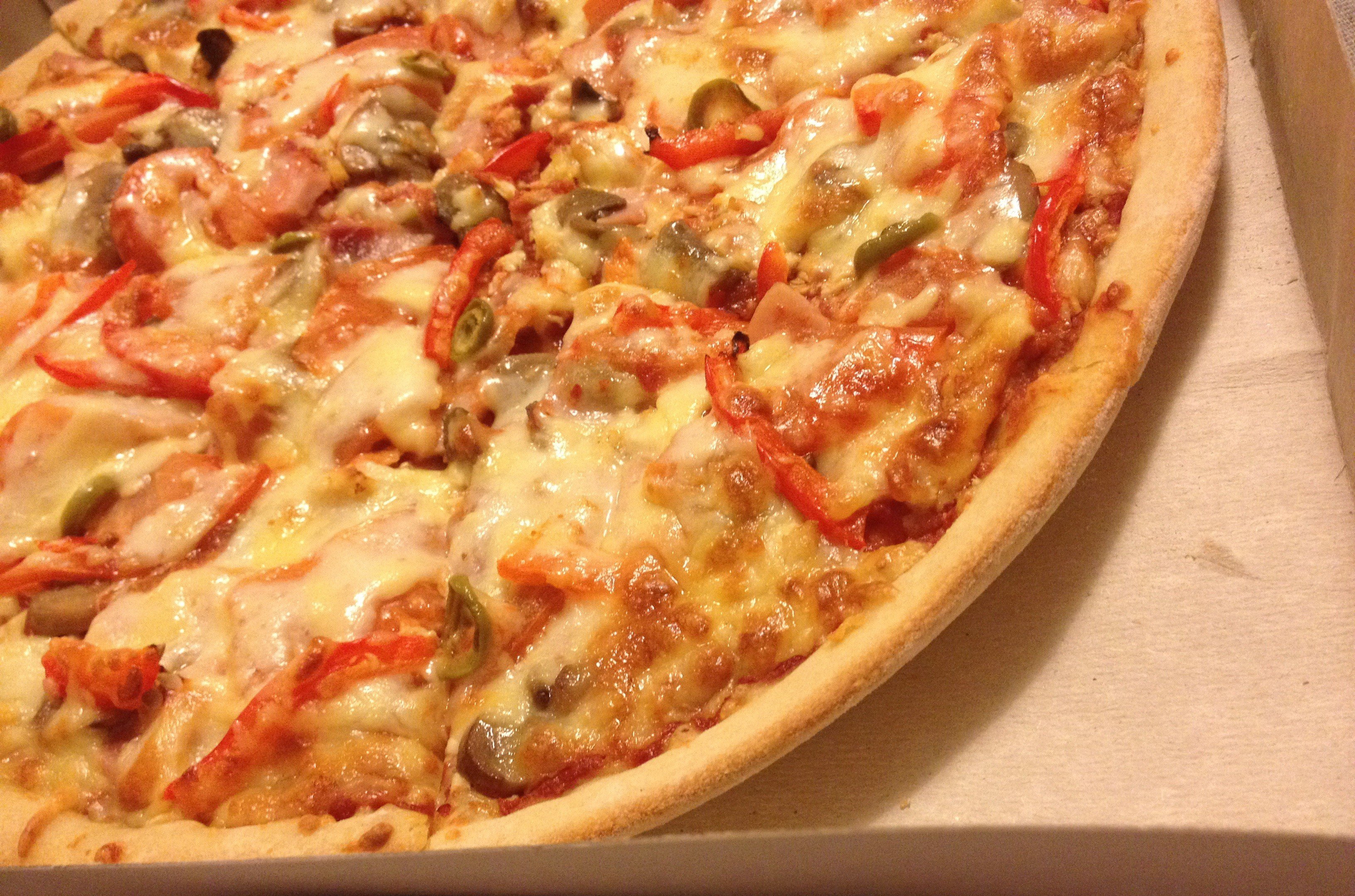 Домашняя пицца в духовке рецепт начинки. "Пицца". Вкусная пицца. Пицца домашняя. Начинка для пиццы.