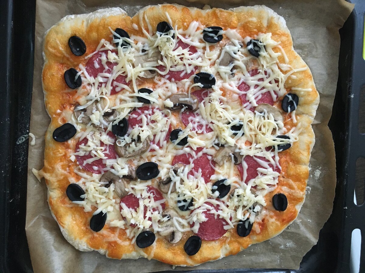 приготовить пиццу в домашних условиях в духовке пошагово с колбасой и сыром с дрожжевого фото 88
