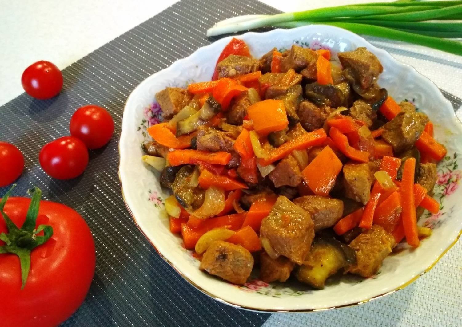 Рецепт тушеной свинины с овощами