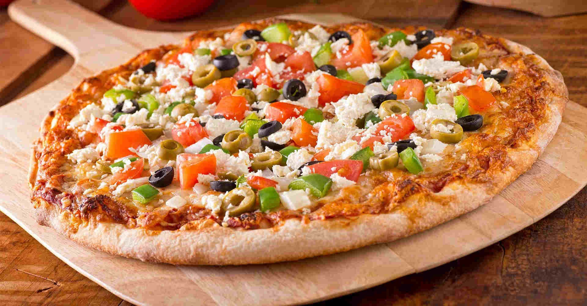 Пицца реди. Греческая пицца. Фреш пицца. Пицца на белом фоне. Пицца море.
