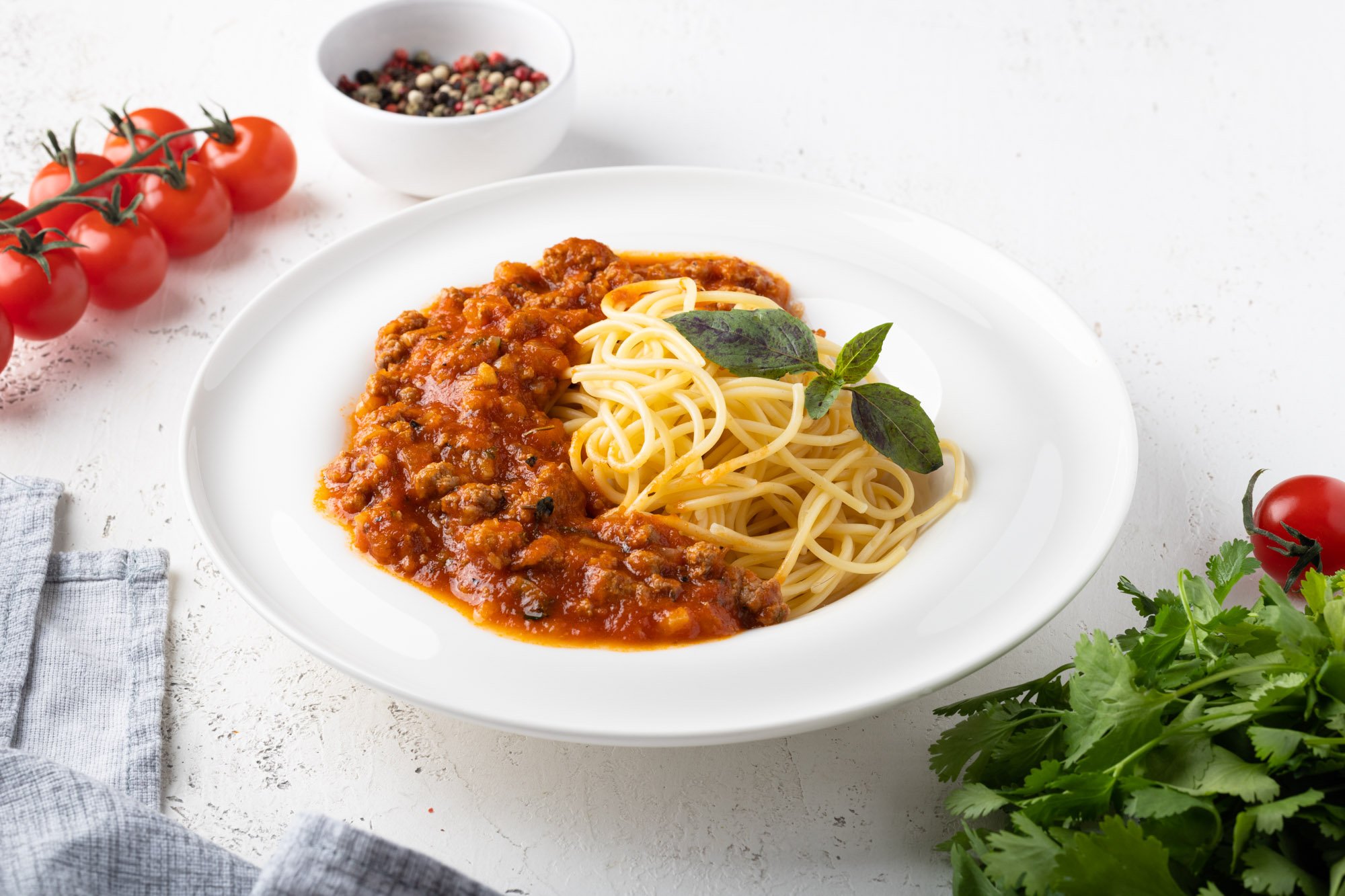 Спагетти болоньезе томатная паста. Классическая болоньезе карбонара. Спагетти болоньезе с фаршем. Паста с соусом болоньезе. Паста болоньезе классический.