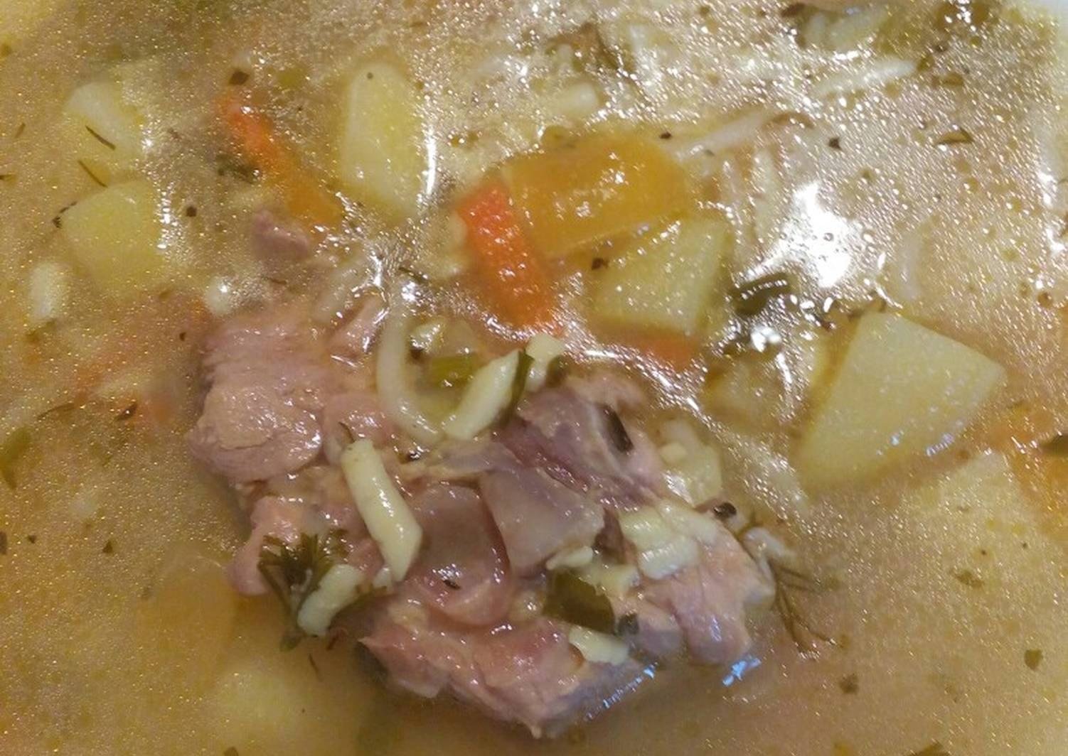 Суп из куриной печени. Похлебка из куриных спинок. Спинка куриная для супа. Суп с плавленными сырками и курицей с вермишелью. Куриный суп с вермишелью и плавленым сырком.