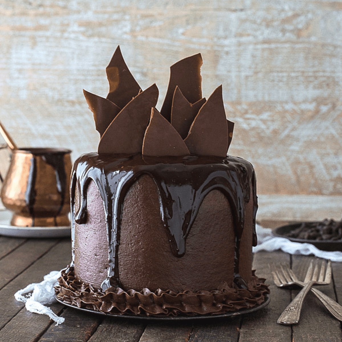 Шоколадные фигуры для декора торта
