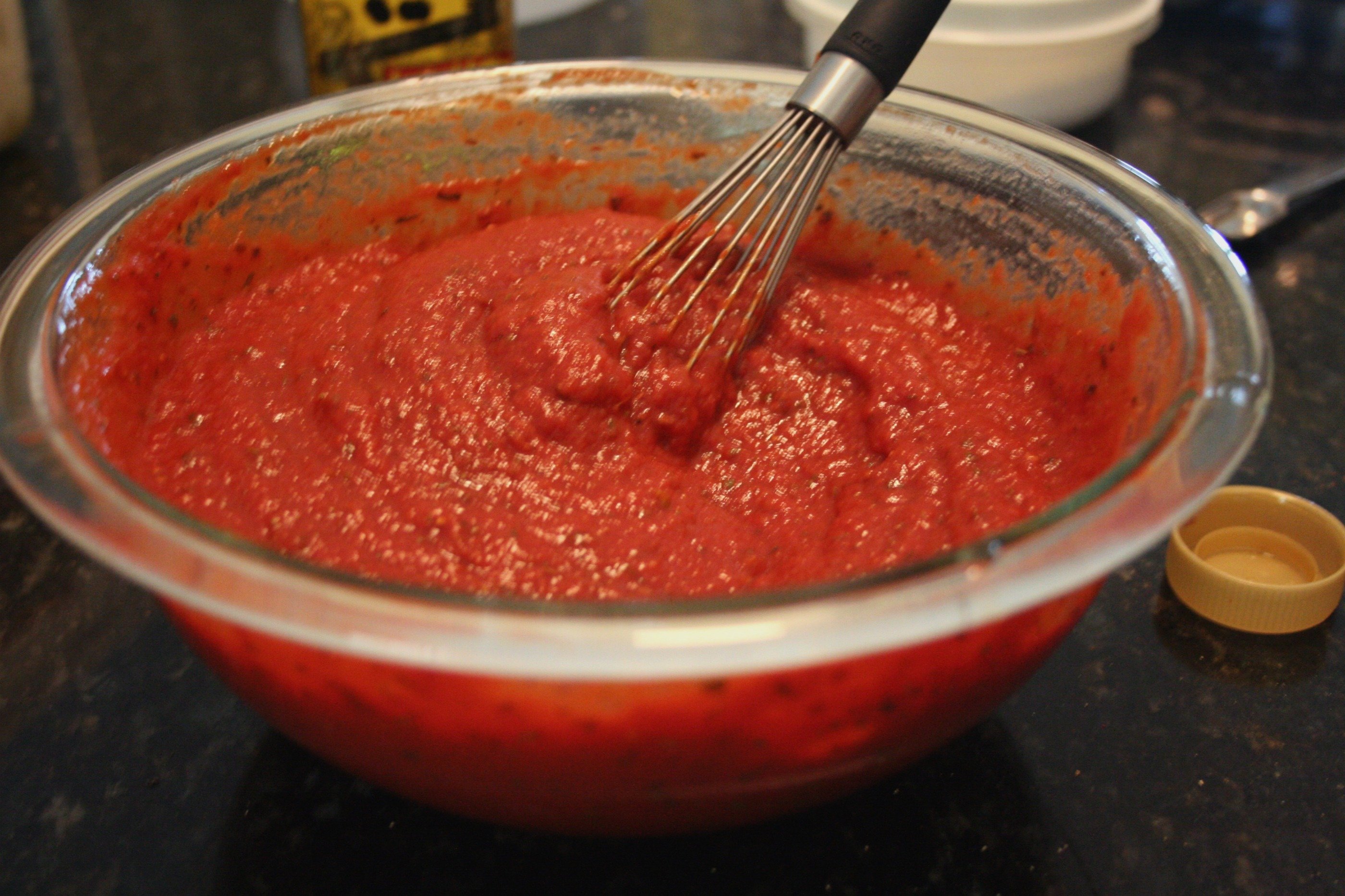 Как сделать томатный соус из томатной пасты. Подлива с мукой и томатной пастой. Мясо с подливой с мукой и томатной пастой. Соус для тефтелей на сковороде из томатной пасты. Соус для тефтелей с водой.