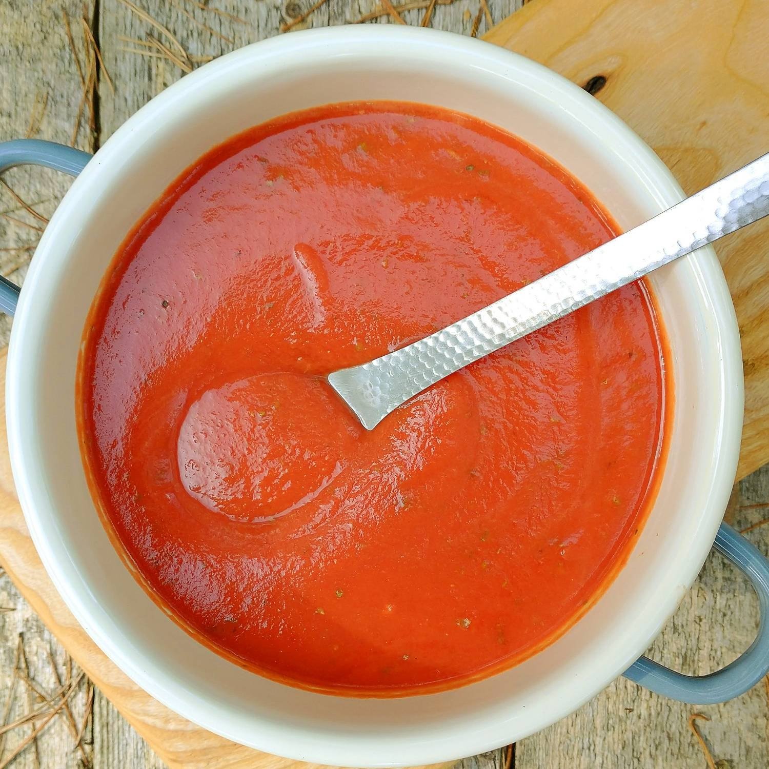 Подлива для голубцов с томатной пастой. Томатное пюре. Пассированное томатное пюре. Паста с томатным соусом. Пюре с томатной пастой.