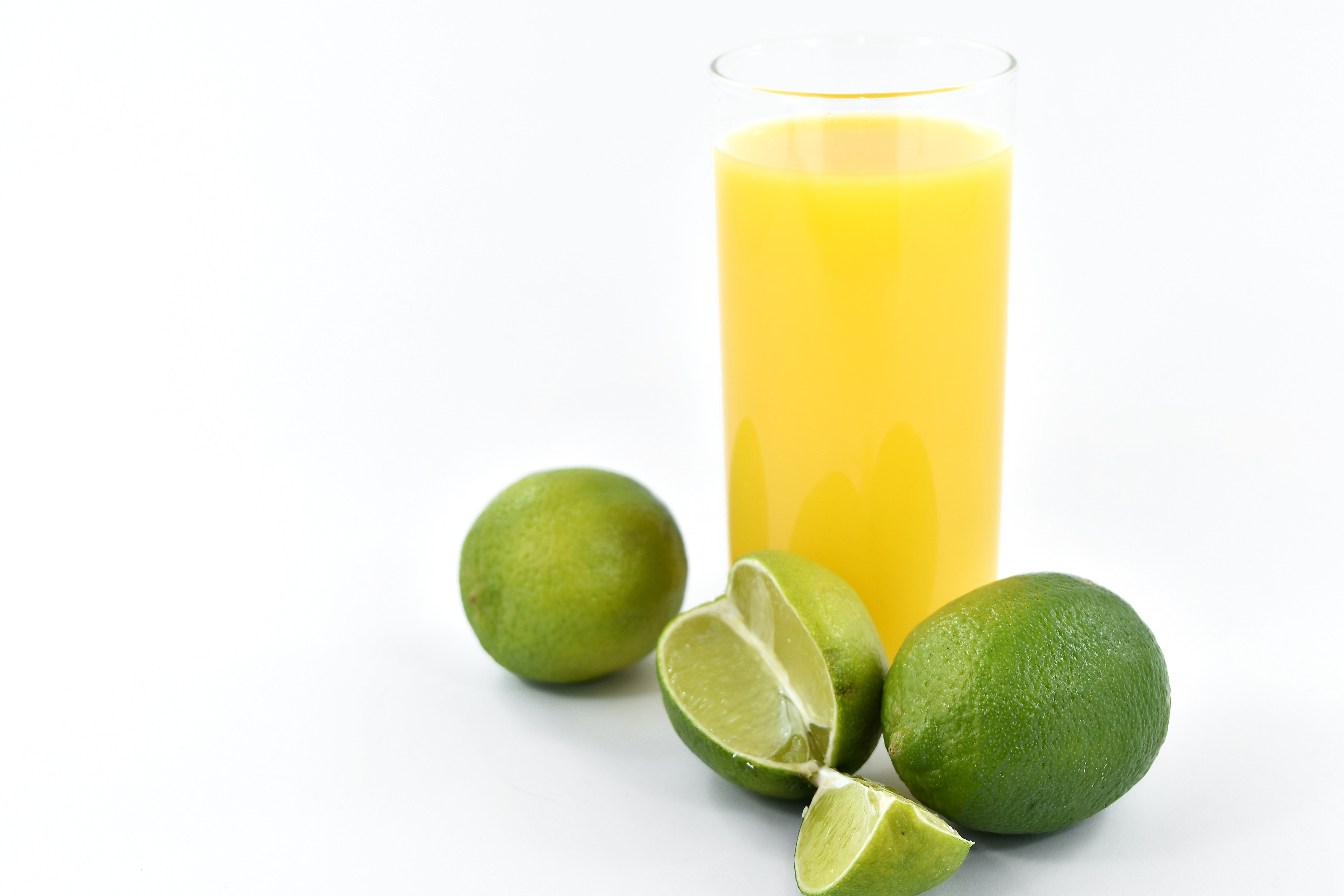 Сок лимон лайм. Сок лайм Фреш. Limon Lime напиток. Стакан сока. Сок на белом фоне.