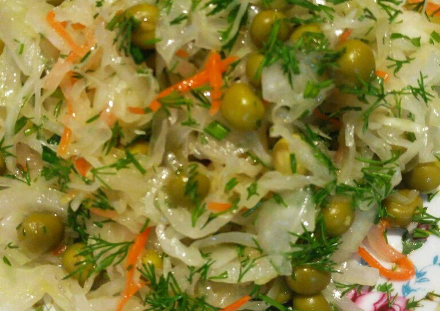 Вкусный рецепт салата из квашеной капусты