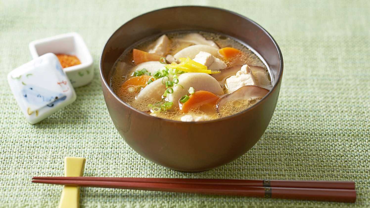 Суп на завтрак у японцев 4 буквы. Кэнтин дзиру. Корейский мисо суп. Мисо рамен Япония. Кенчин суп.