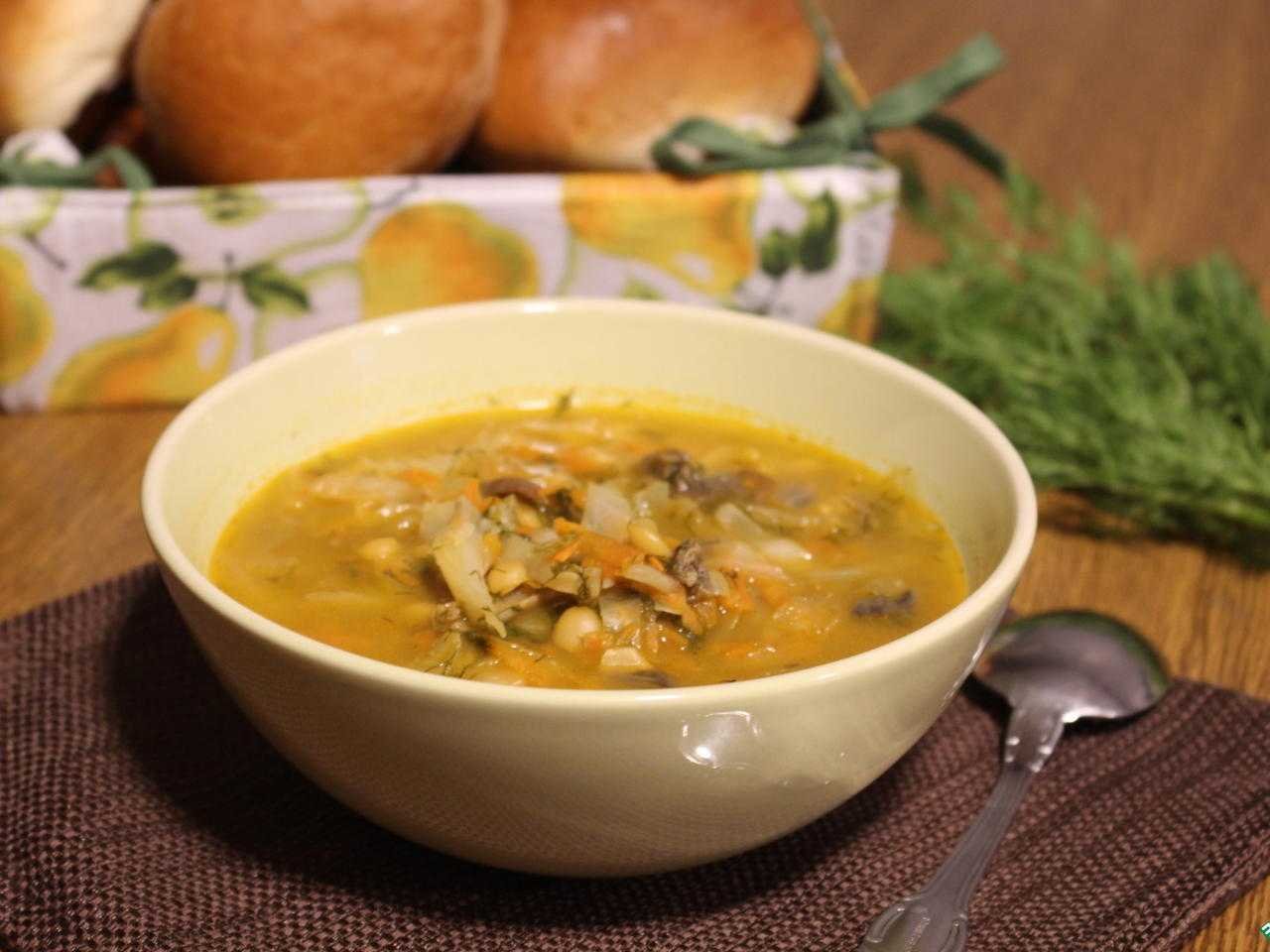 Суп гороховый колотый. Похлебка Гороховая с грибами. Гороховый грибной суп. Гороховый суп с курицей и грибами. Гороховый суп с грибами.