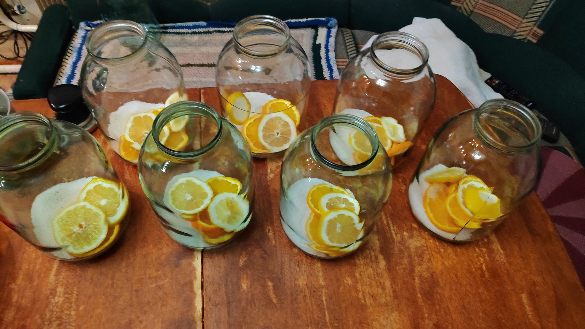 Сок березовый с лимоном на 3 литровую. Березовый сок в 3-х литровых банках. Березовый сок с апельсином и лимоном. Компот из березового сока с апельсином. Компот из березового сока с апельсином и лимоном.