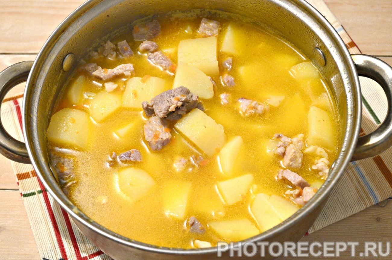 Простой суп мясо картошка. Суп с мясом и картошкой. Картофельный суп с мясом. Похлебка с картошкой и мясом. Суп с картошкой и мысос.