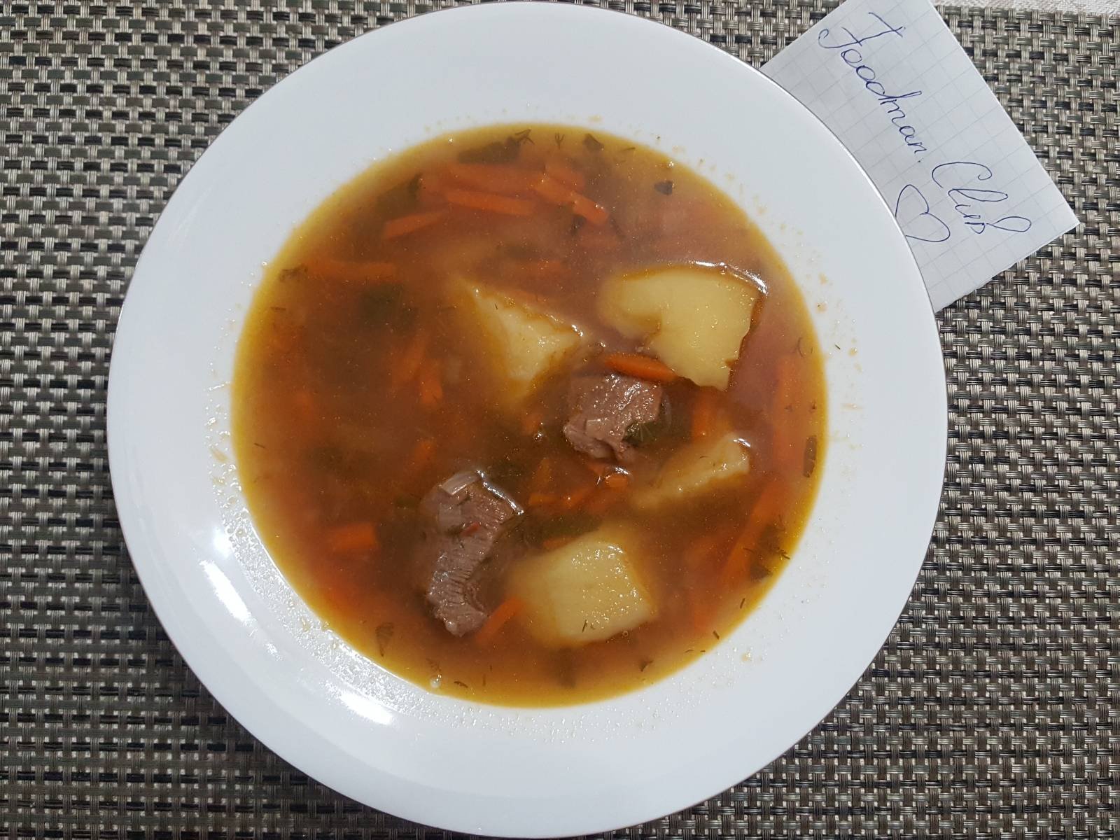 Простой суп мясо картошка. Картофельный суп с мясом. Суп с говядиной и картошкой. Суп с картошкой и мысос. Суп говядина картофель.