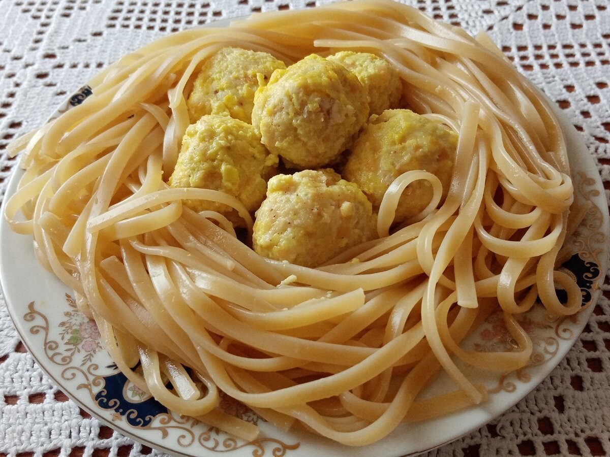 Рецепт домашней вермишели. Макароны. Спагетти с тефтелями. Тефтели с вермишелью. Вермишель с фрикадельками.