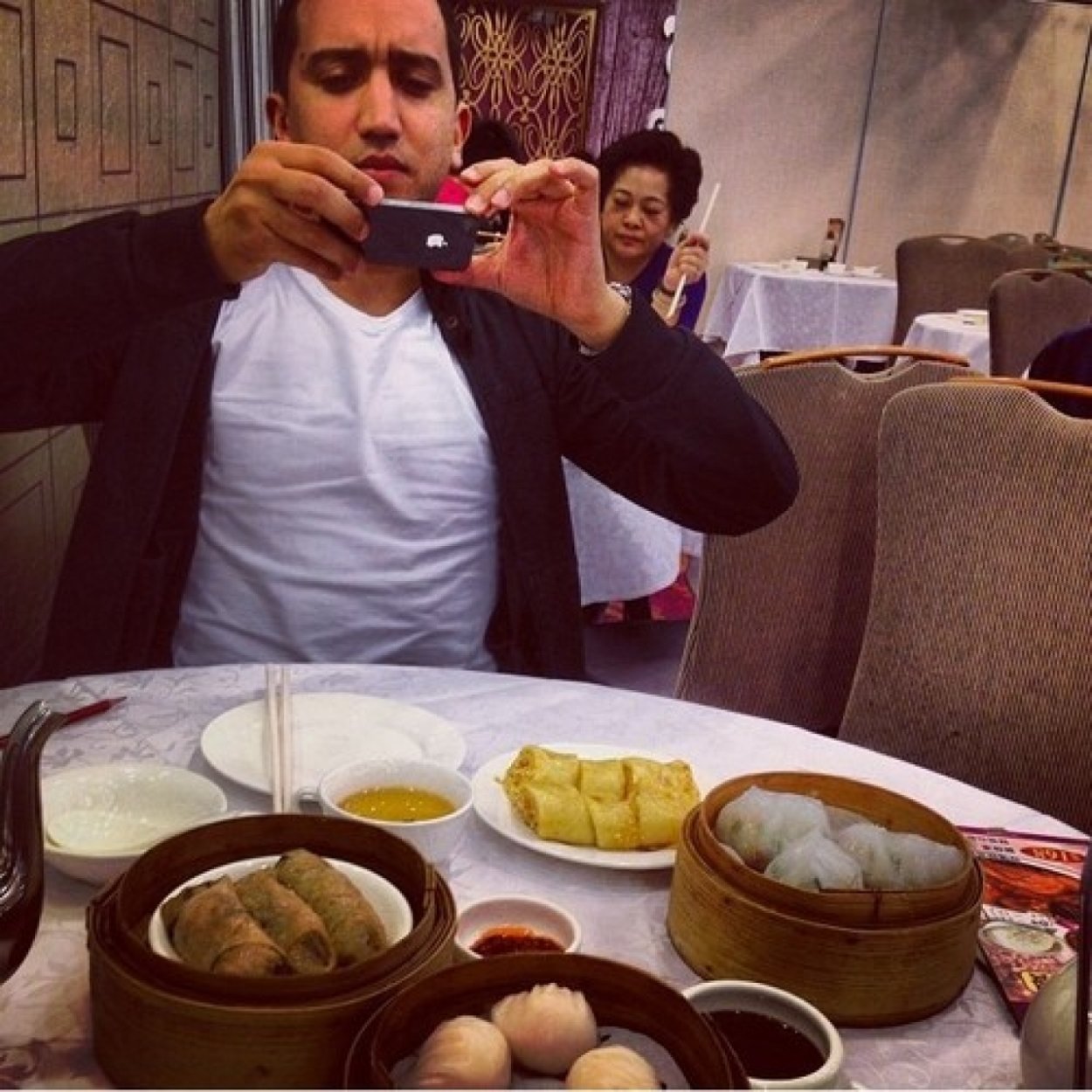 Instagram kvelikanov. Селфи еды в кафе. Селфи с едой. Селфи в кафе. Селфи в кофейне.
