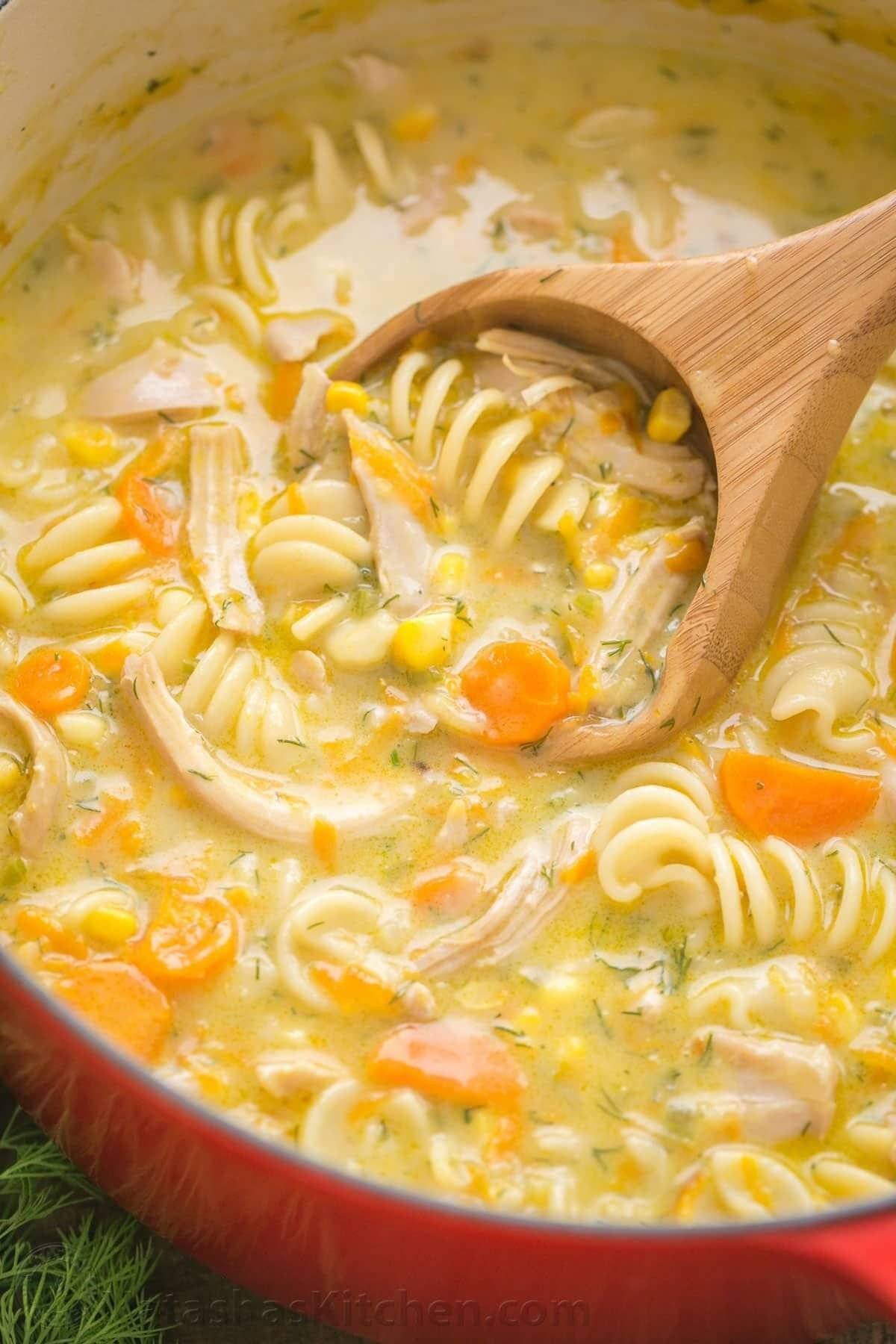 Рецепт домашней вермишели. Суп Нугыли. Лапшичный куриный суп. Суп куриный вермишелевый. Нугыли (суп с лапшей).