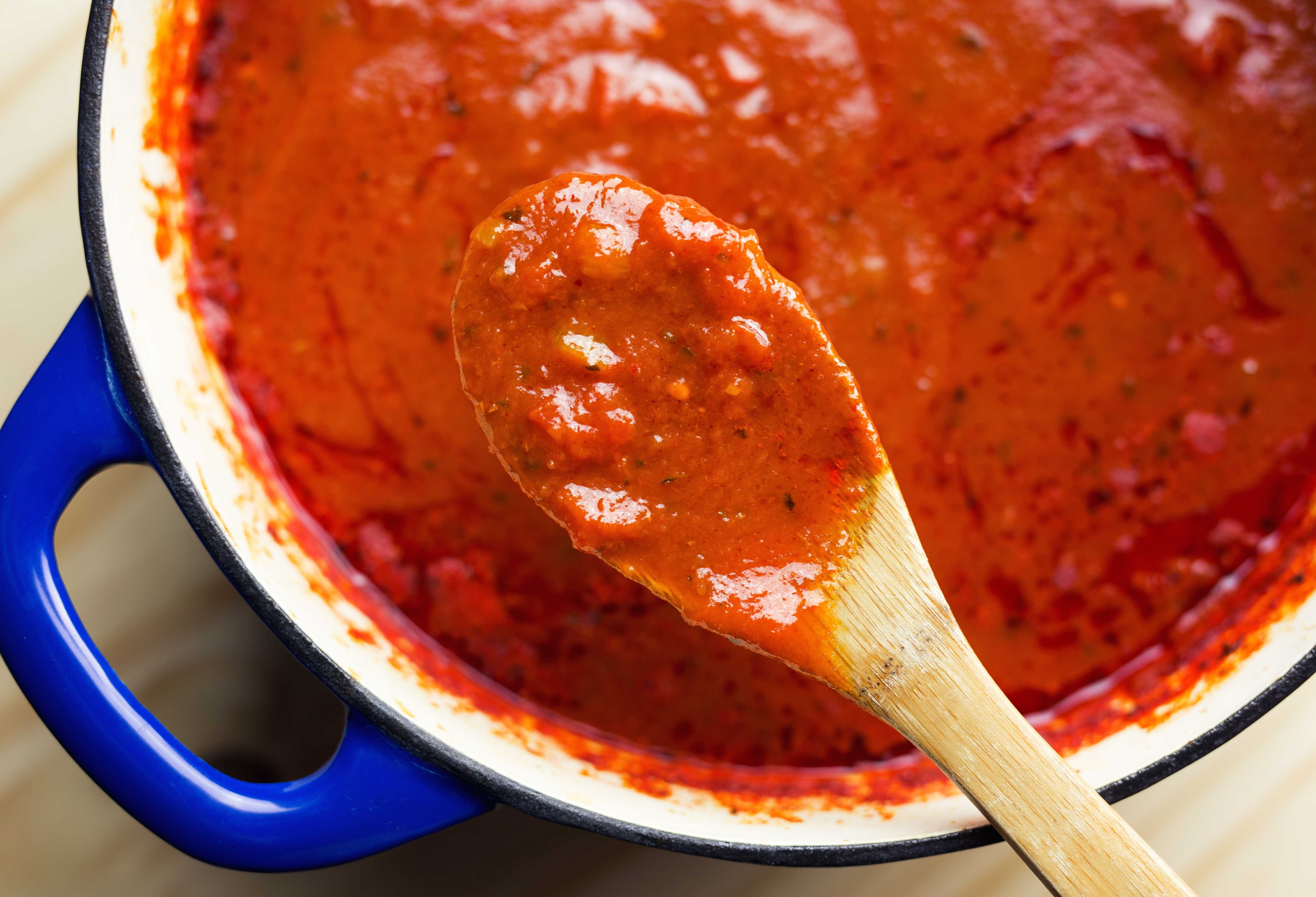 Подлива к мясу простой. Соус маринара Италия. Томатный соус. Классический томатный соус. Томатный соус итальянский.