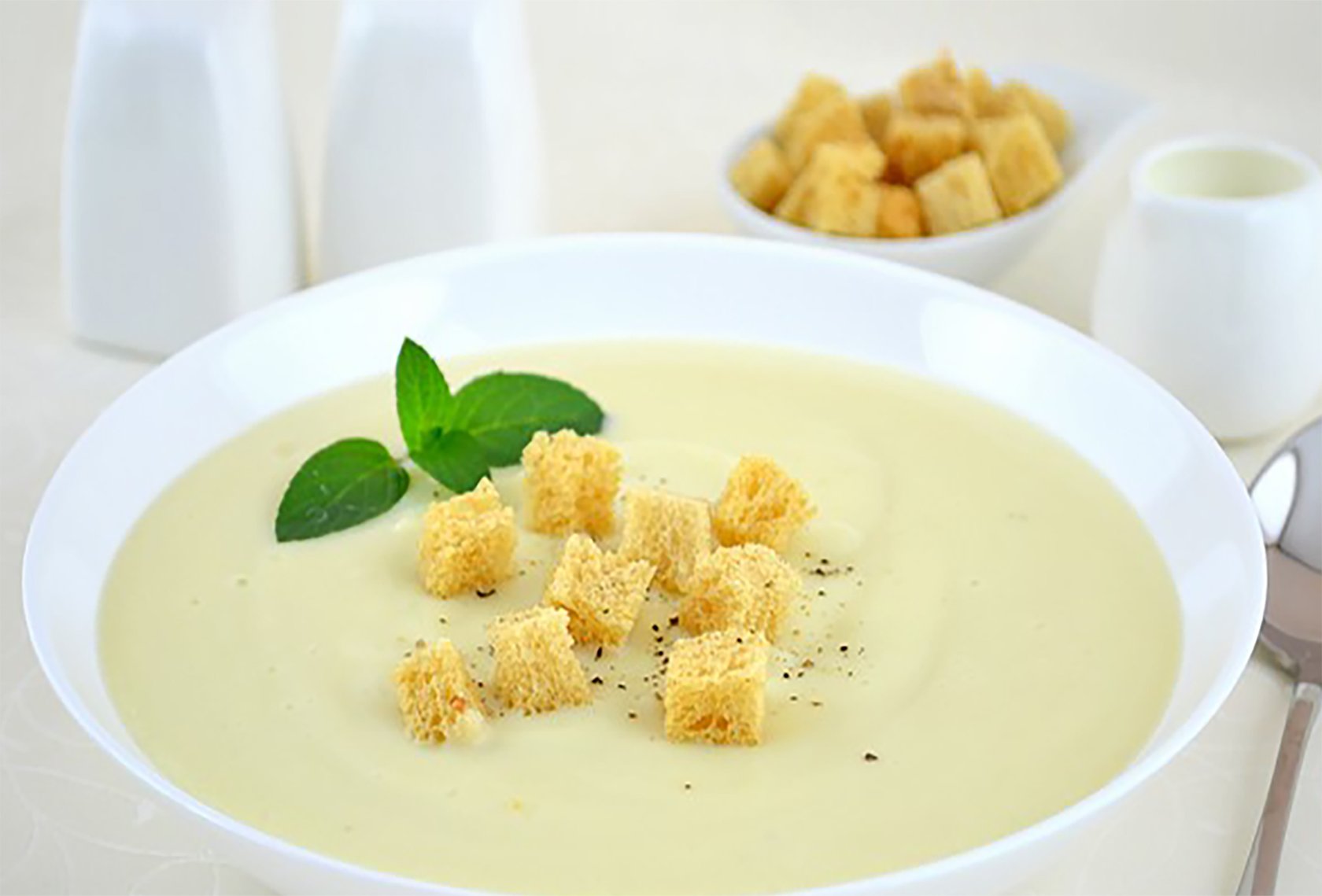 Крем суп для детей. Картофельный суп пюре. Суп пюре с цветной капустой. Крем суп цветная капуста. Картофельный крем суп.