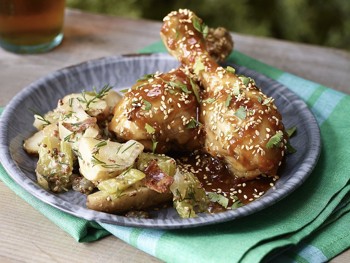 Блюда из курицы. Красивые блюда из курицы. Курица приготовленная. Куриные ножки с гарниром.