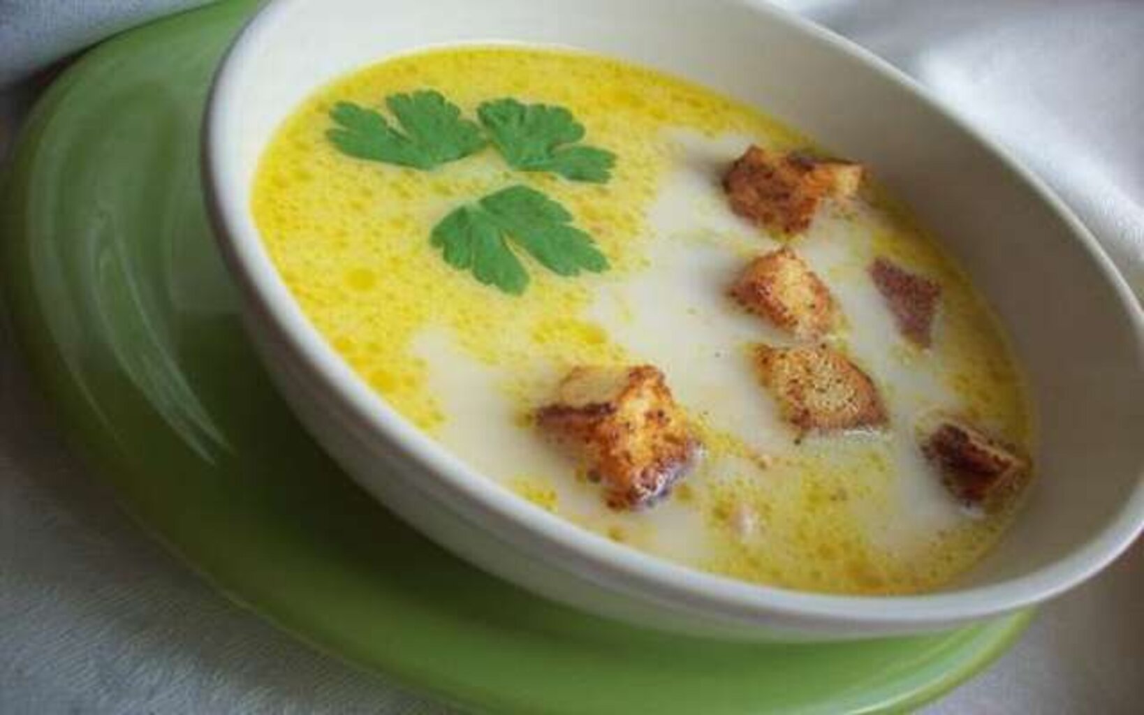 2017 году приготовили сырный суп. Сырный суп из плавленных сырков. Сырок плавленный для супа. Сырный суп с плавленным сырком. Суп с плавленным сыром.