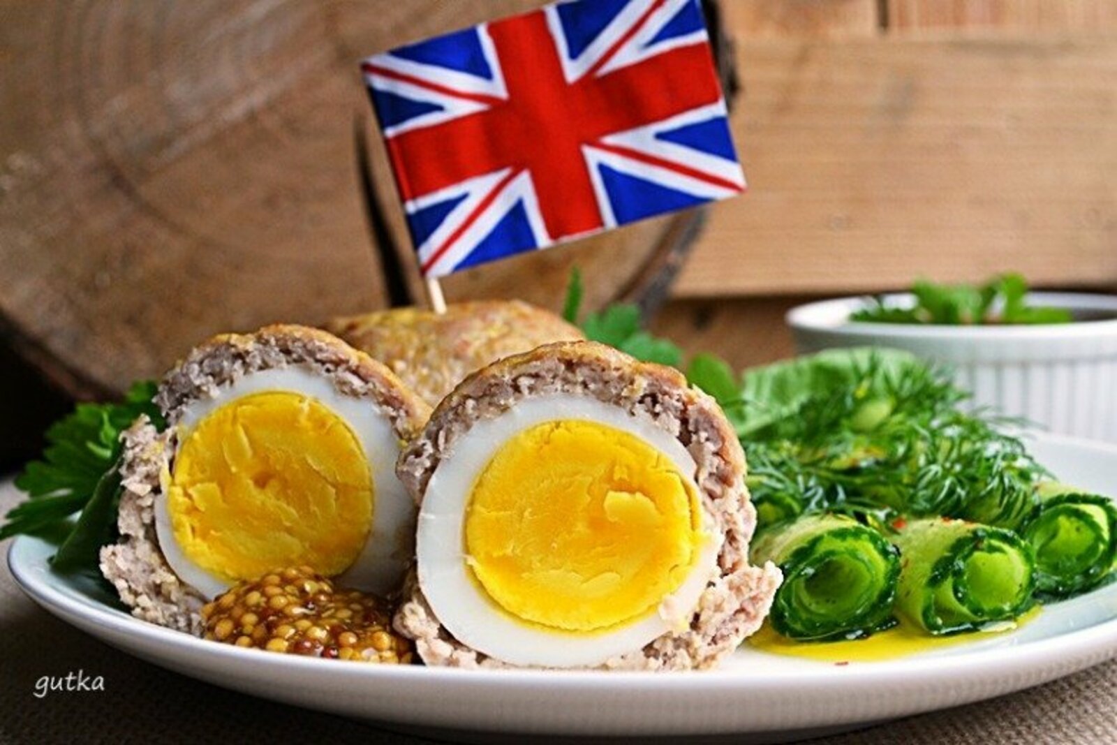 Национальная английская еда. Scotch Eggs (яйца по-шотландски). Британская кухня. Блюда английской кухни. Блюдо яйца по шотландски.