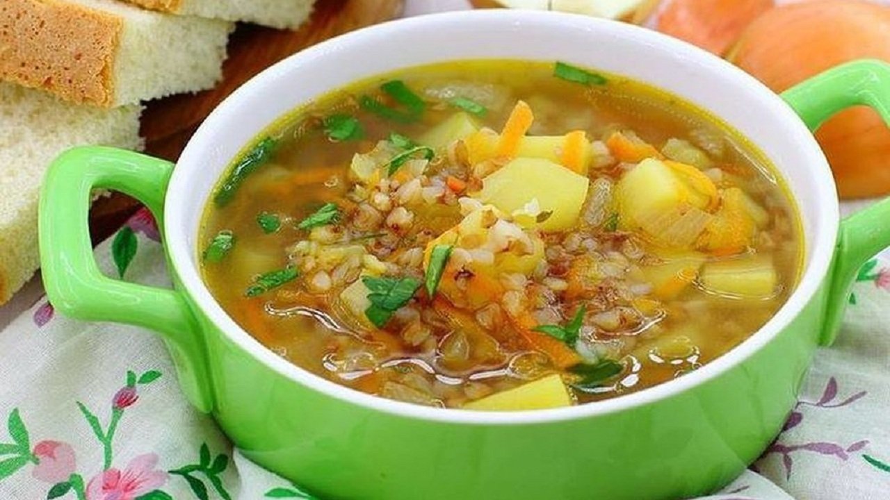 Рецепт простого супа с мясом и картошкой. Гречневый суп. Для супа. Гречневый суп с курицей. Куриный суп с гречкой.