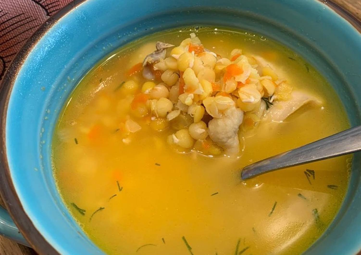 Гороховый суп на литр воды. Суп с репой. Суп с тушенкой. Суп гороховый из тушенки.