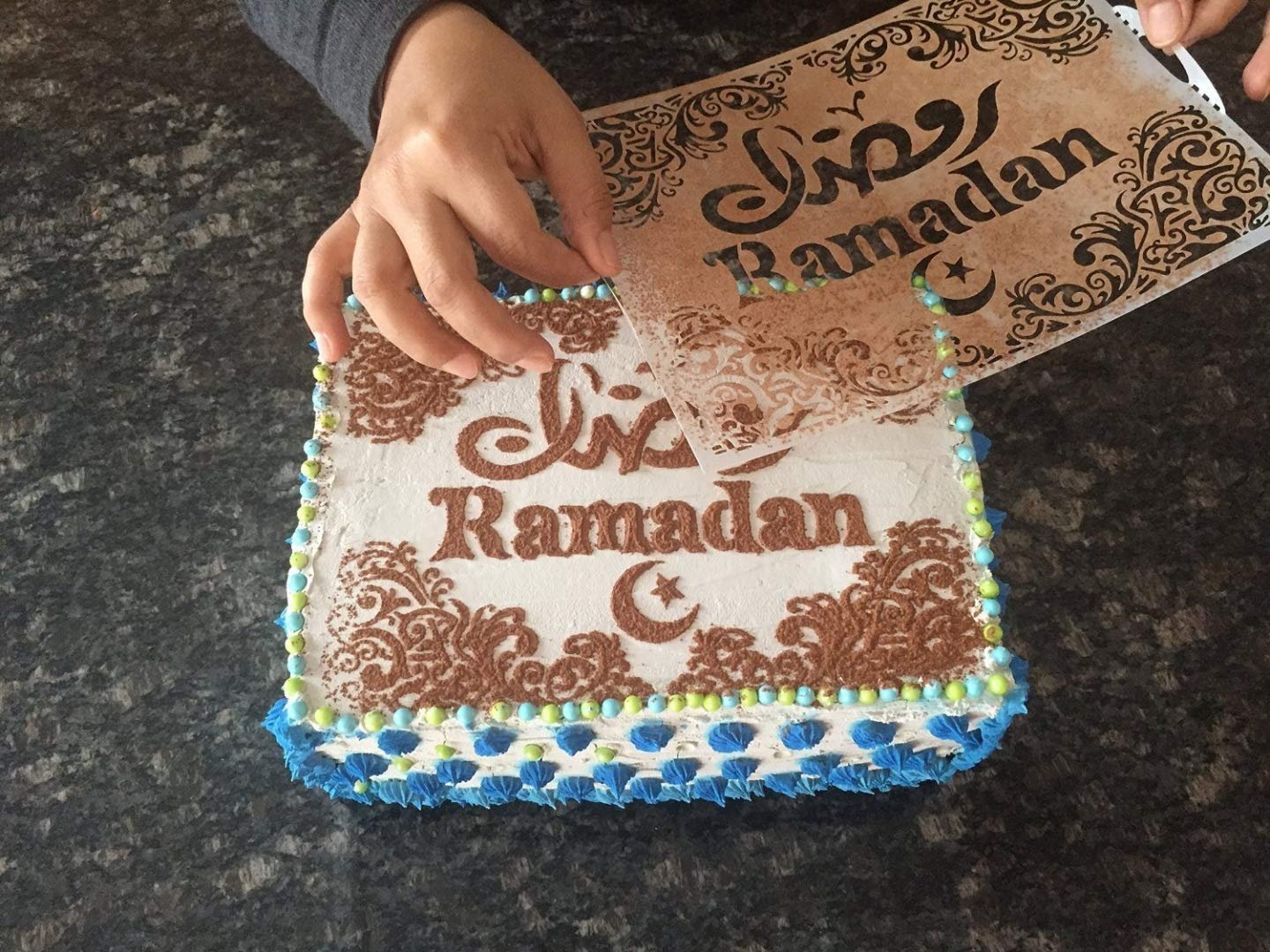 Торт на уразу. Торт на Рамадан. Украшение торта на Рамадан. Торт Рамадан мубарак. Украсить торт с надписью.