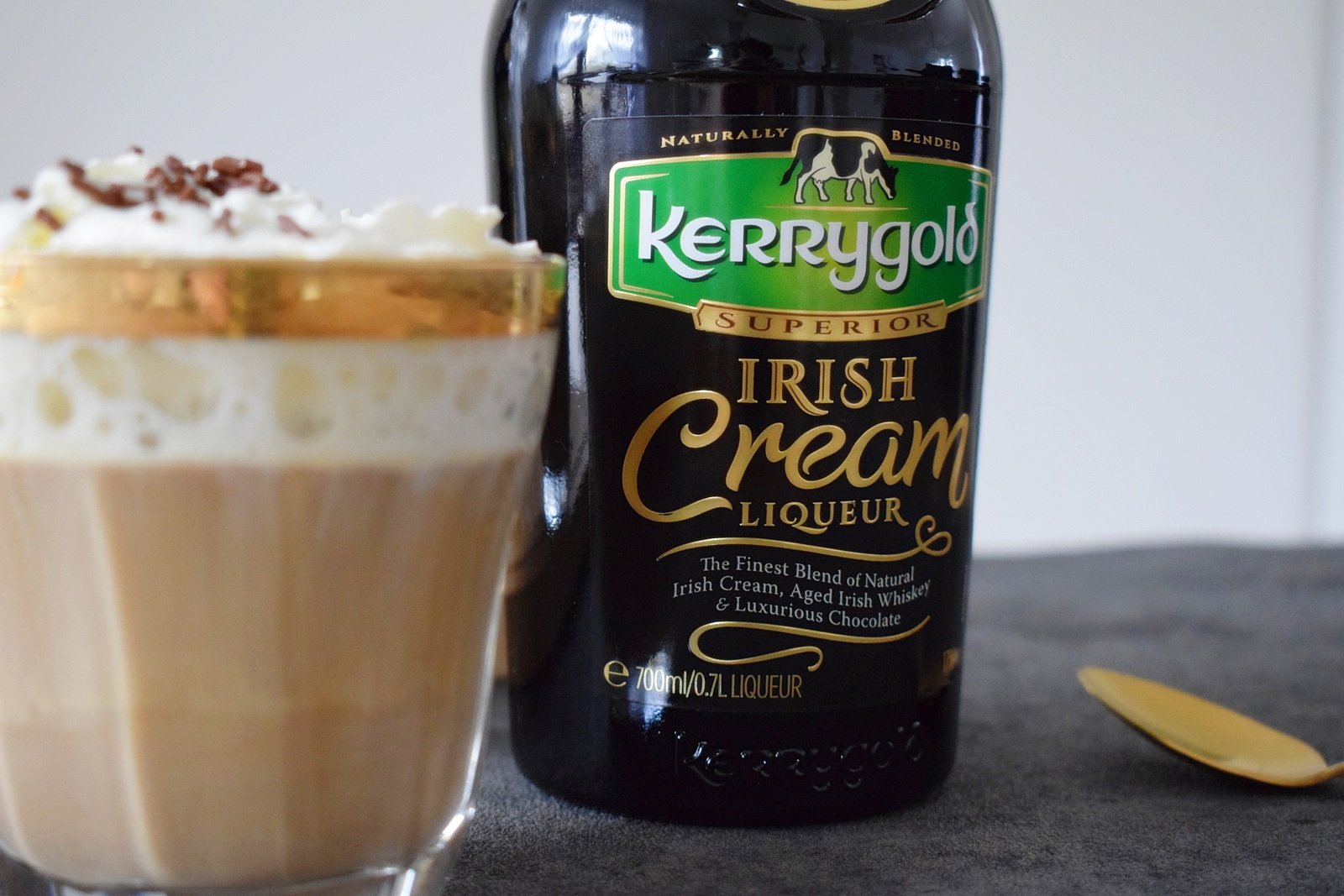 Drink irish. Kerrygold Irish Cream Liqueur. Айриш Крим кофе. Кофейный ликер Айриш Крим. Ликер Bionica Irish Cream.