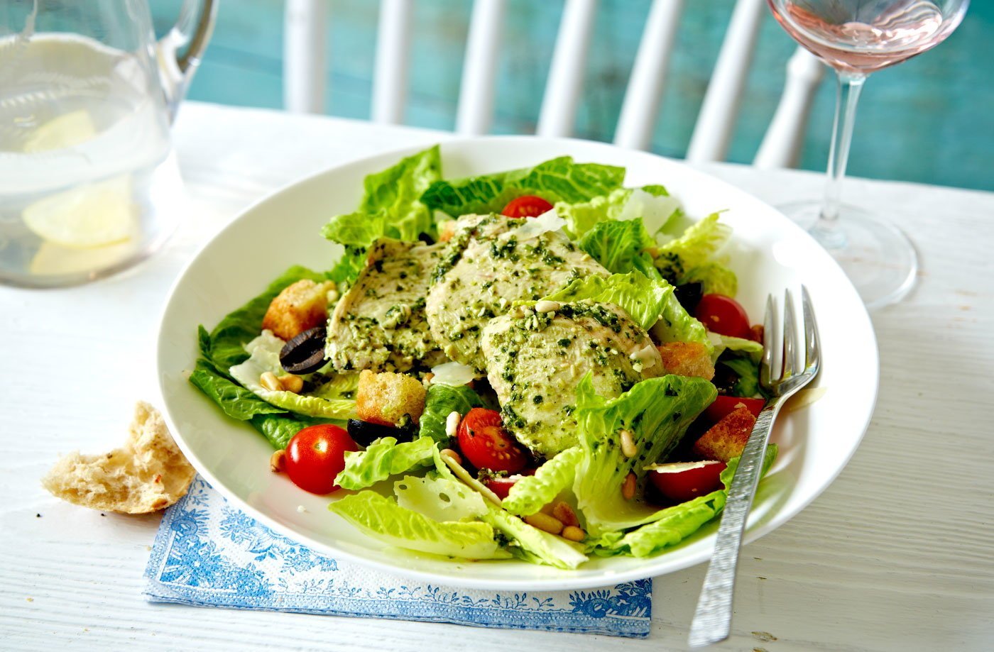 Салат с курицей на ужин. Caesar Salad. Classic Caesar Salad. Caesar Salad with Chicken. Caesar Salad Recipe.