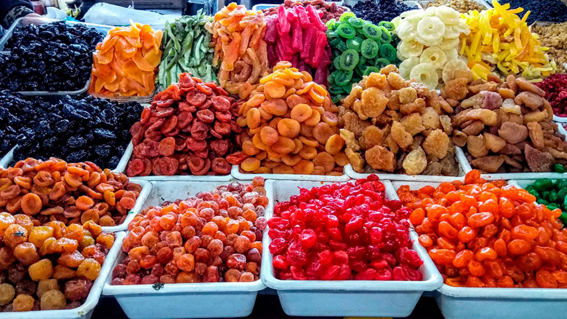 Какие фрукты есть в мае. Чурчхела Адлер рынок. Овощи фрукты сухофрукты. Фрукты в Турции. Сухофрукты на рынке.