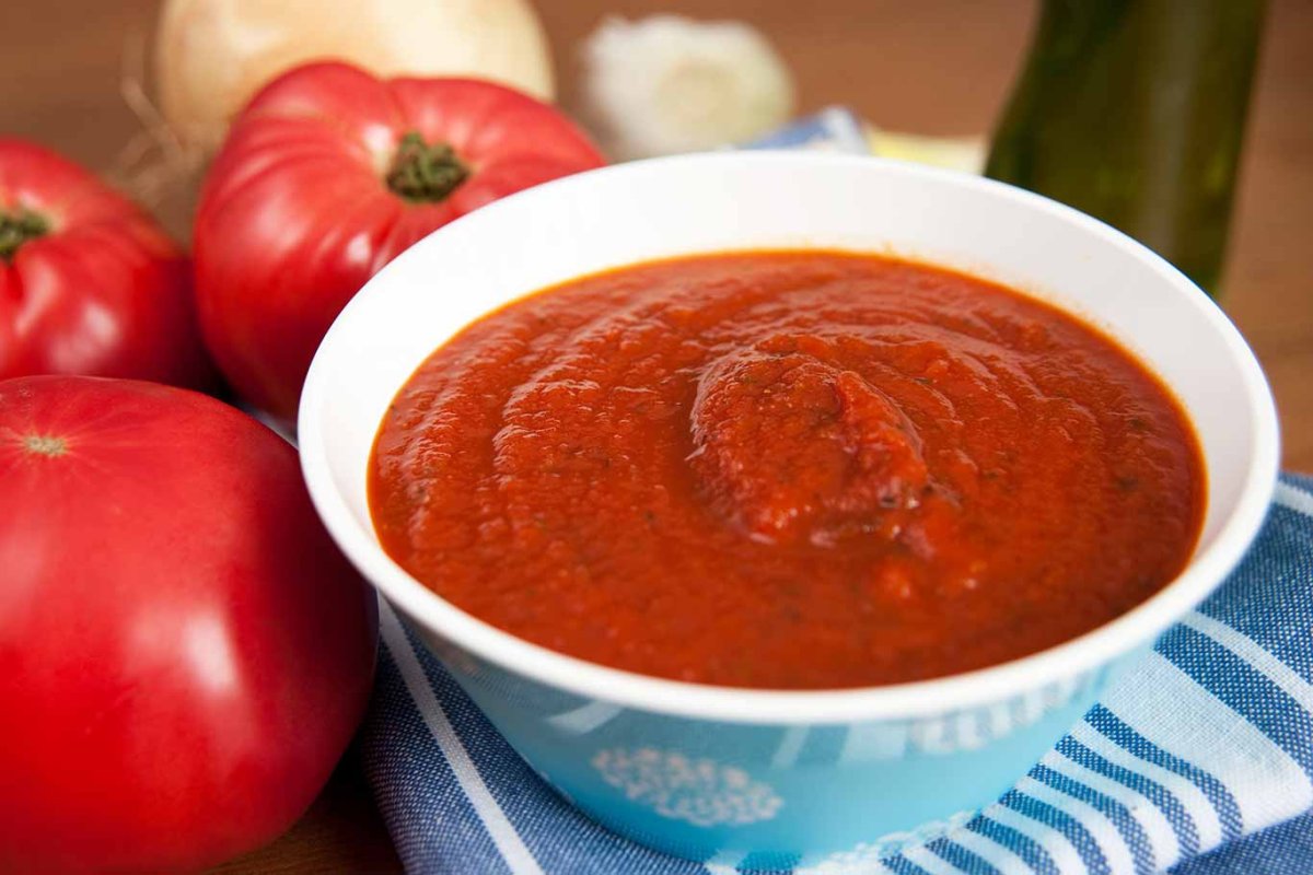 Томатный соус готовый. Томатный соус. Соус томатный аппетитный. Томатный карри. Соус томатный "карри ароматный".