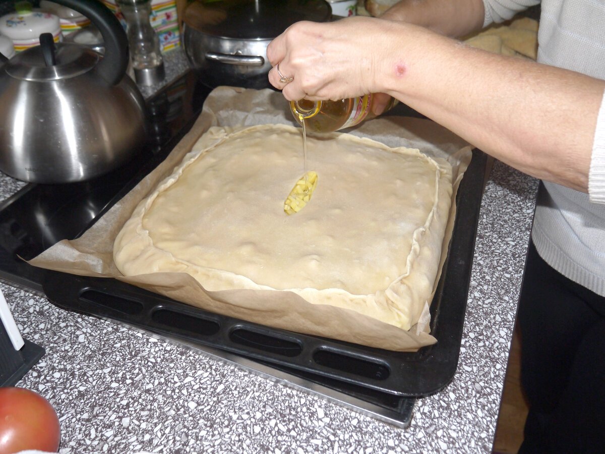 Тесто на сухой картошке. Тесто на растительном масле. Тесто с подсолнечным маслом для пирога. Песочное тесто на растительном масле. Песочное тесто на воде и растительном масле.