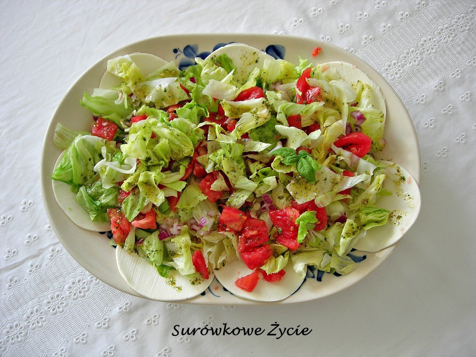 Овощной салат с салатом айсберг